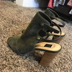 White House Black Market Size 9 Heels